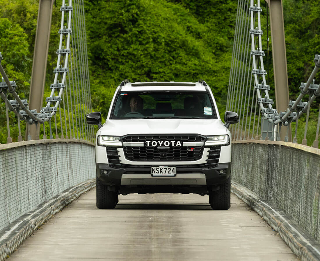 2023 Toyota LAND CRUISER 300 3.3 L V6 BI-TURBO DIESEL 4WD GR-SPORT