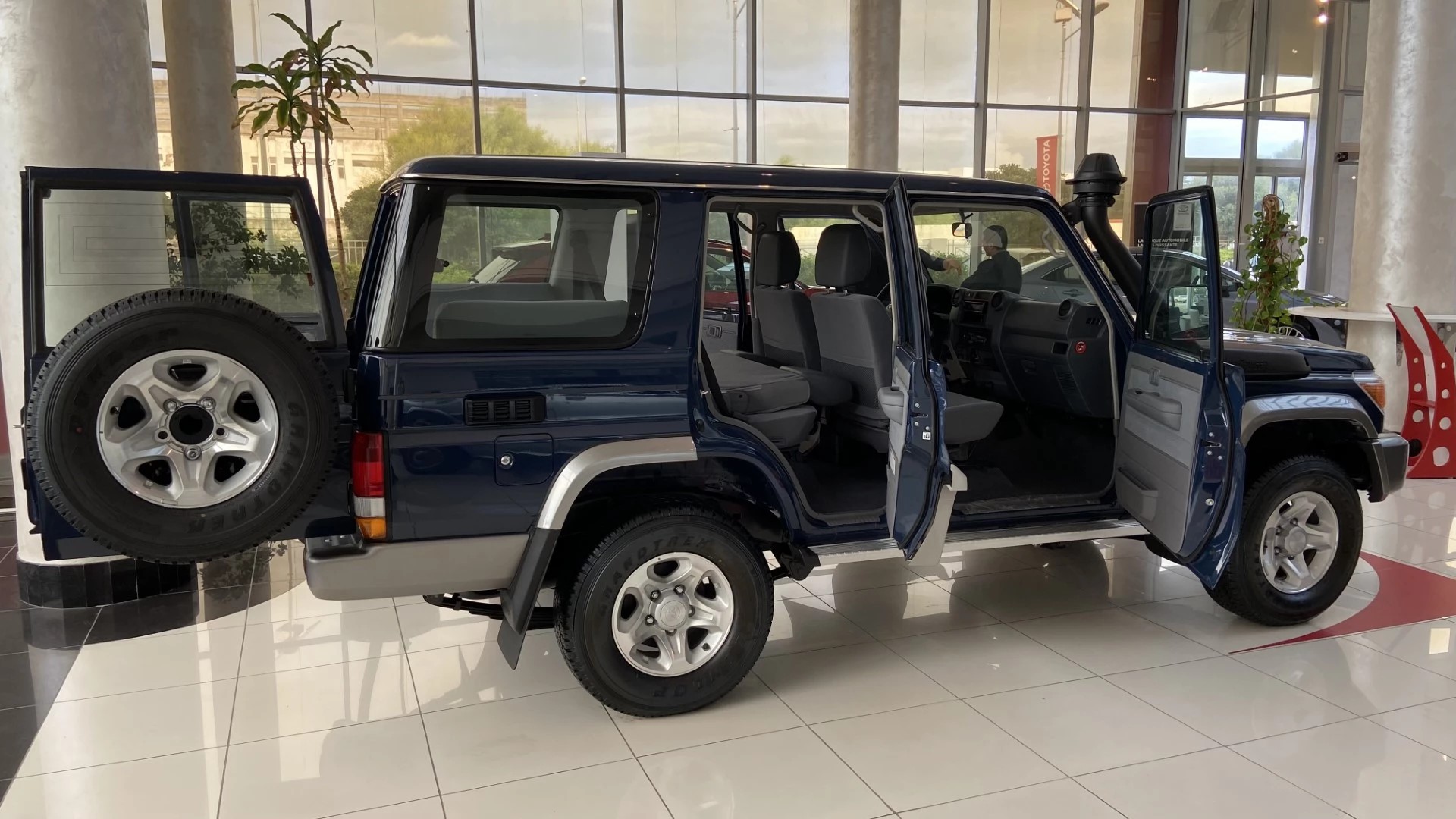 2023 Toyota LAND CRUISER 76