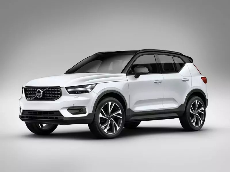 2024 Volvo XC40 2.0 L PLUS DARK