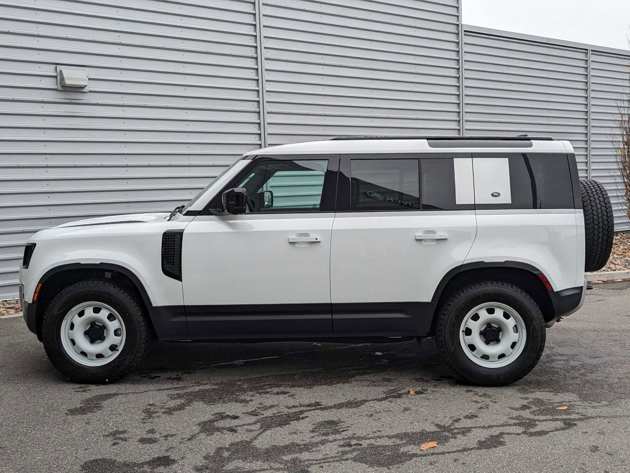 2024 Land Rover DEFENDER 110 2.0 L P300 S