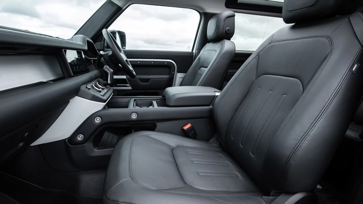 2023 Land Rover DEFENDER 90 2.0 L P300 SE