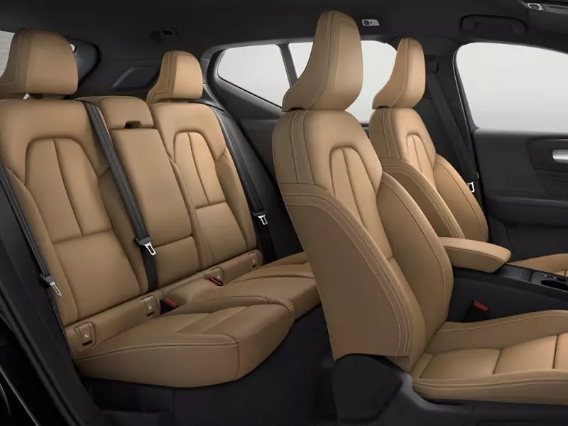 2024 Volvo XC40 2.0 L PLUS DARK