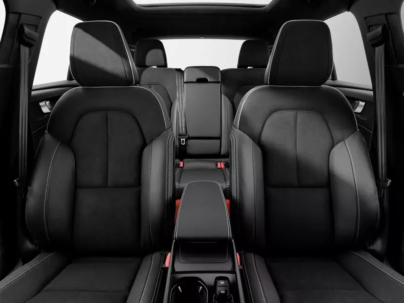 2024 Volvo XC40 2.0 L PLUS DARK