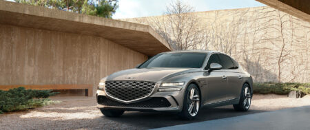 Genesis G80 2025 mise à jour avec une calandre plus grande et un écran géant