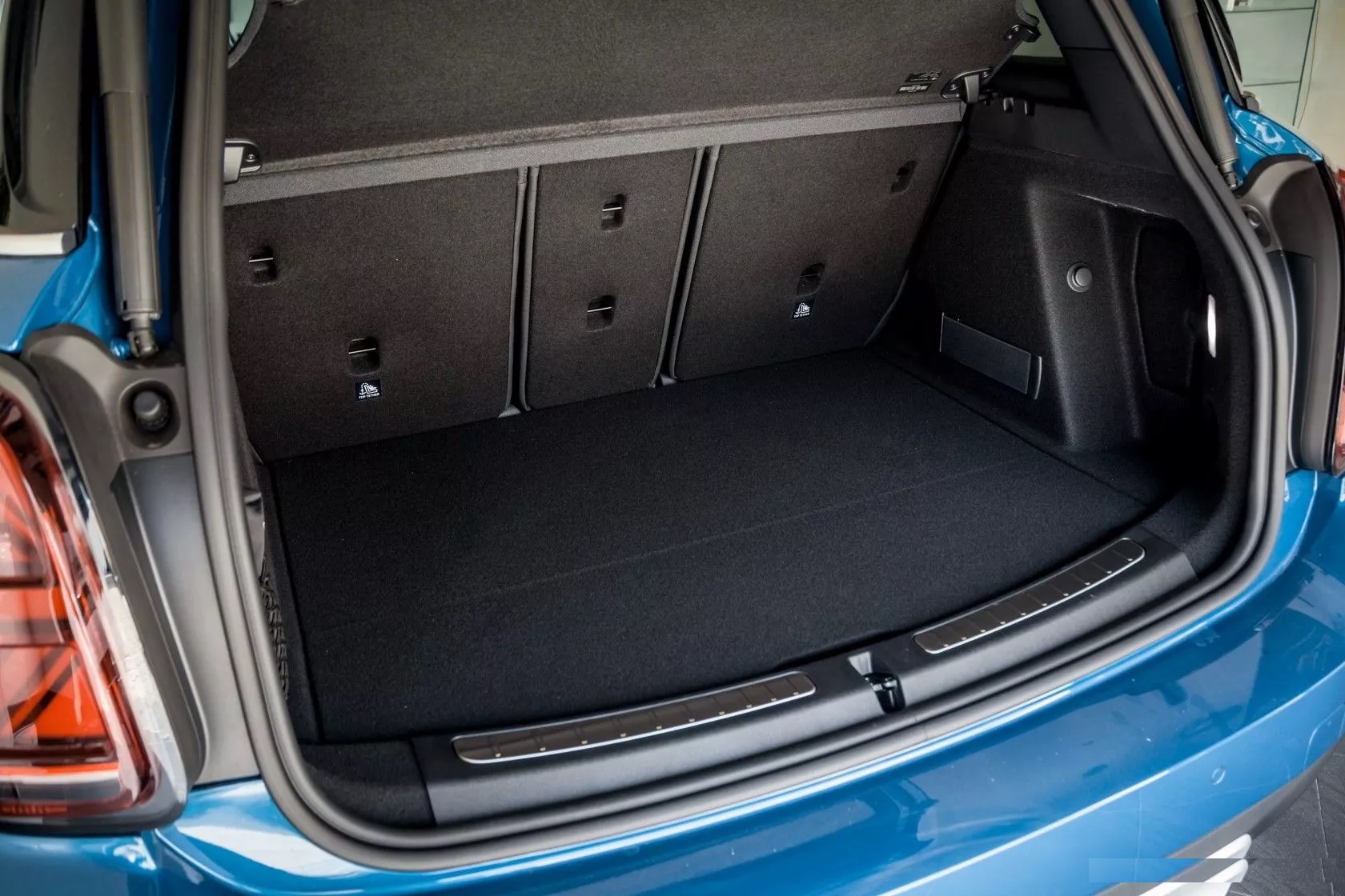 2024 Mini COUNTRYMAN ONE PACK FUNNY