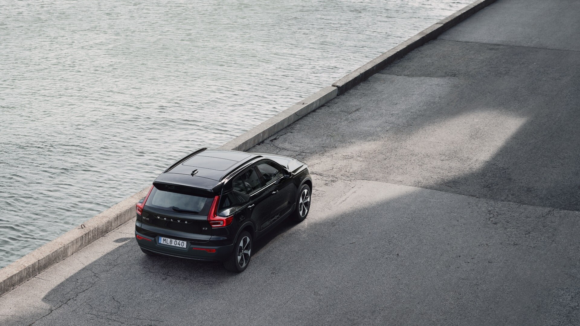 2024 Volvo XC40 Ultimate B3 Dark Theme