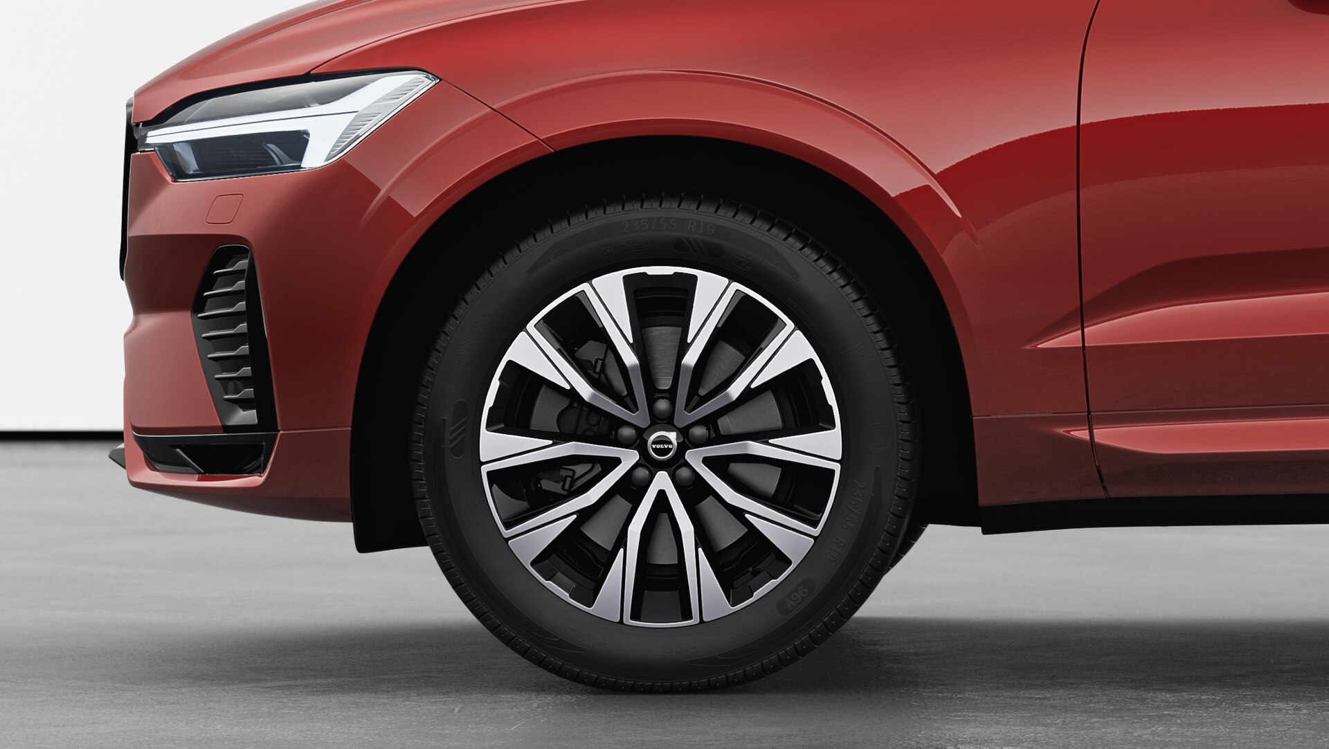 2024 Volvo XC60 Plus B5 AWD