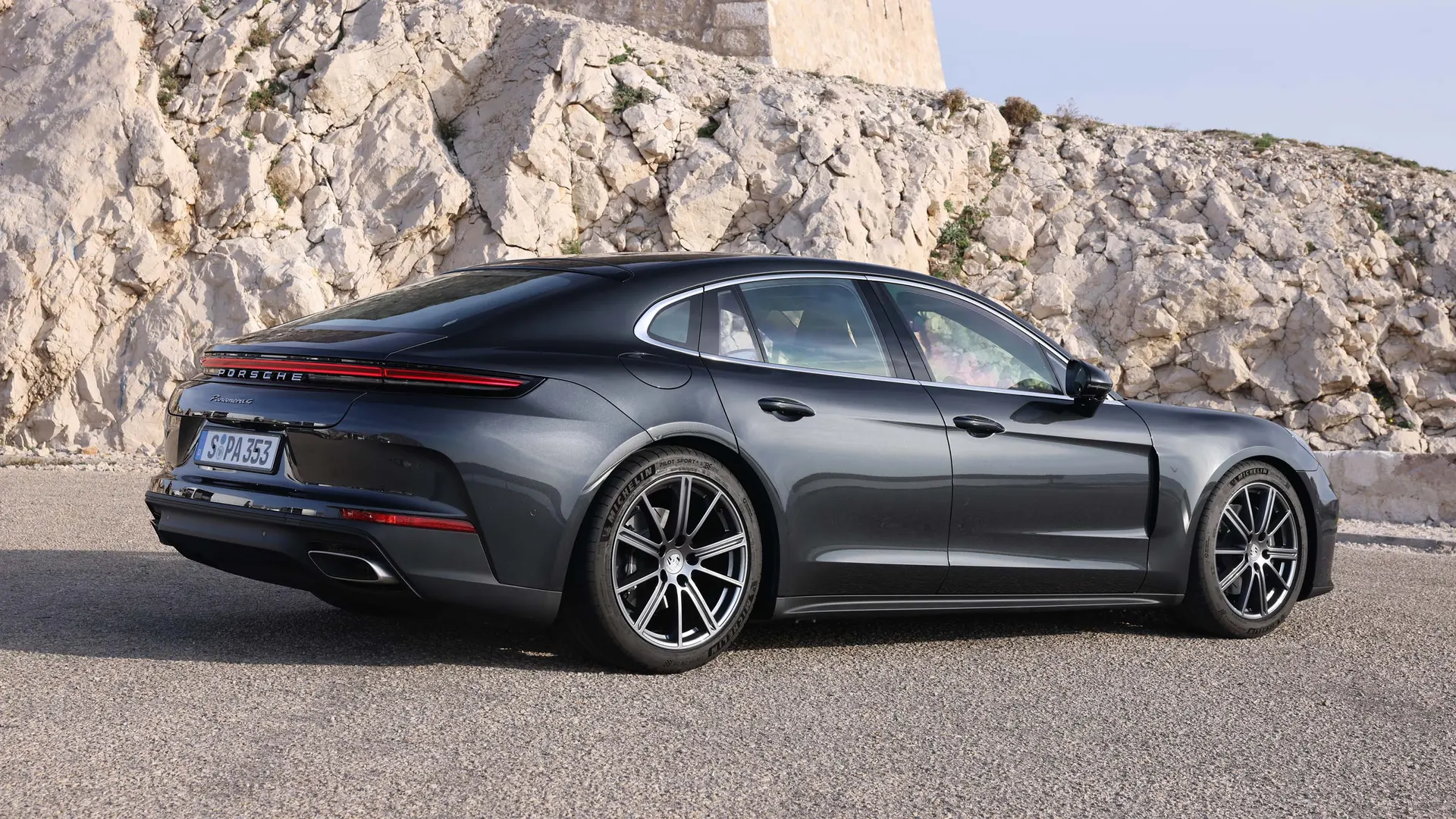 2024 Porsche Panamera 4 E-Hybrid Executive