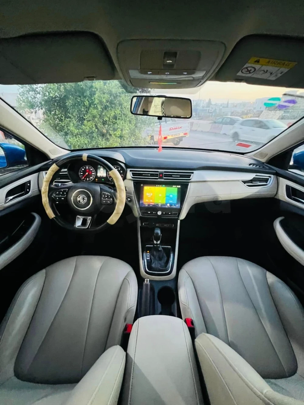 2022  MG  5