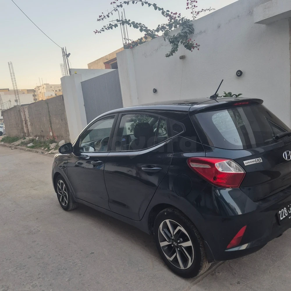 2022  Hyundai  Grand i10