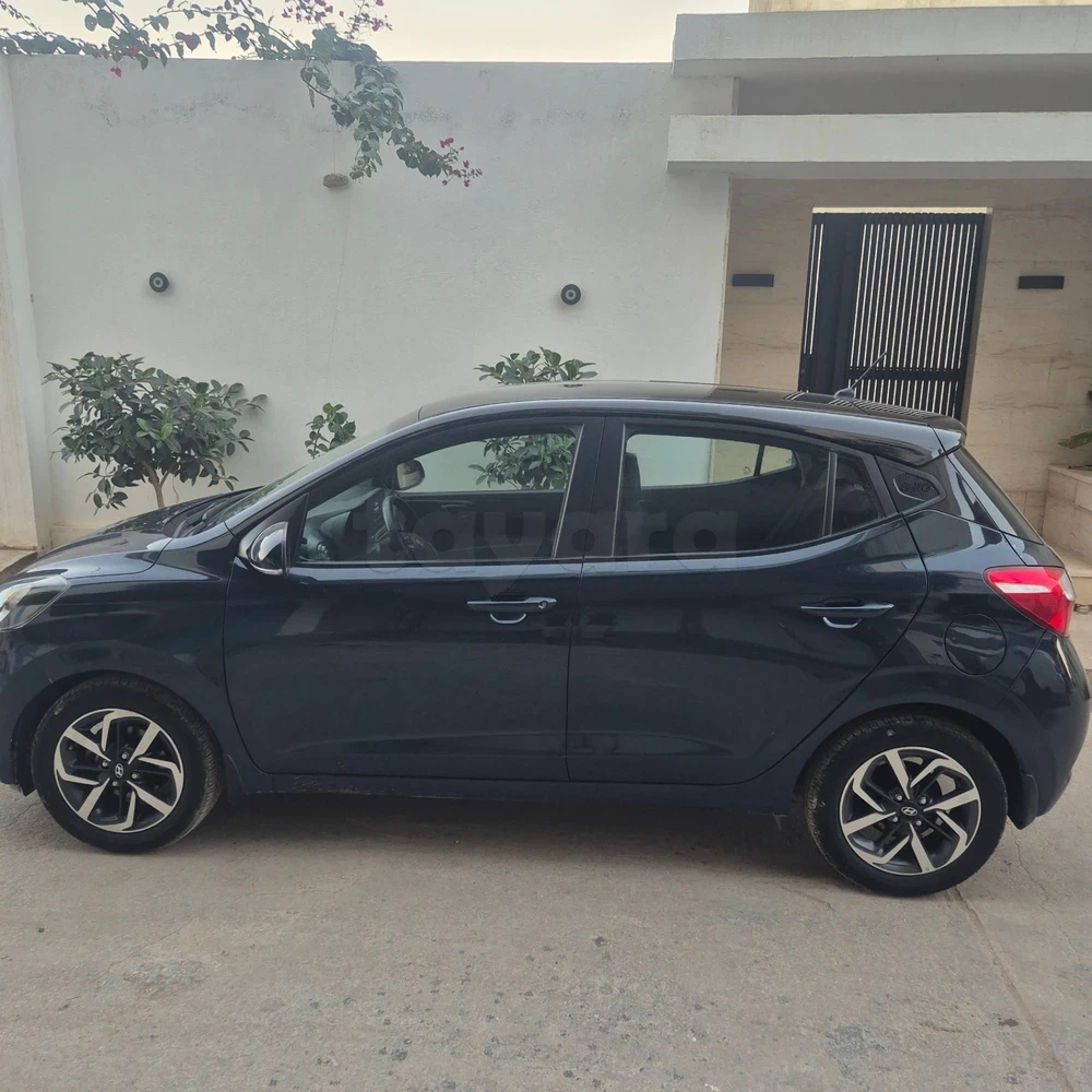 2022  Hyundai  Grand i10
