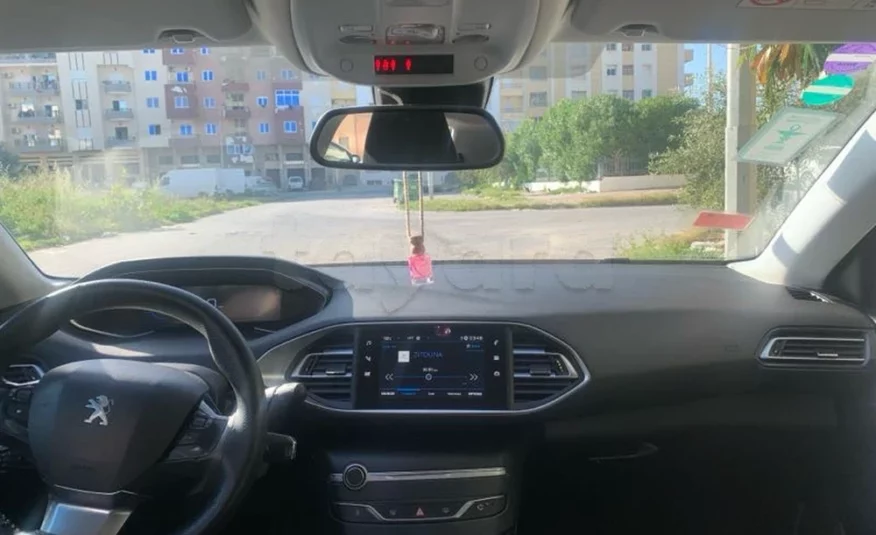 2021  Peugeot  308
