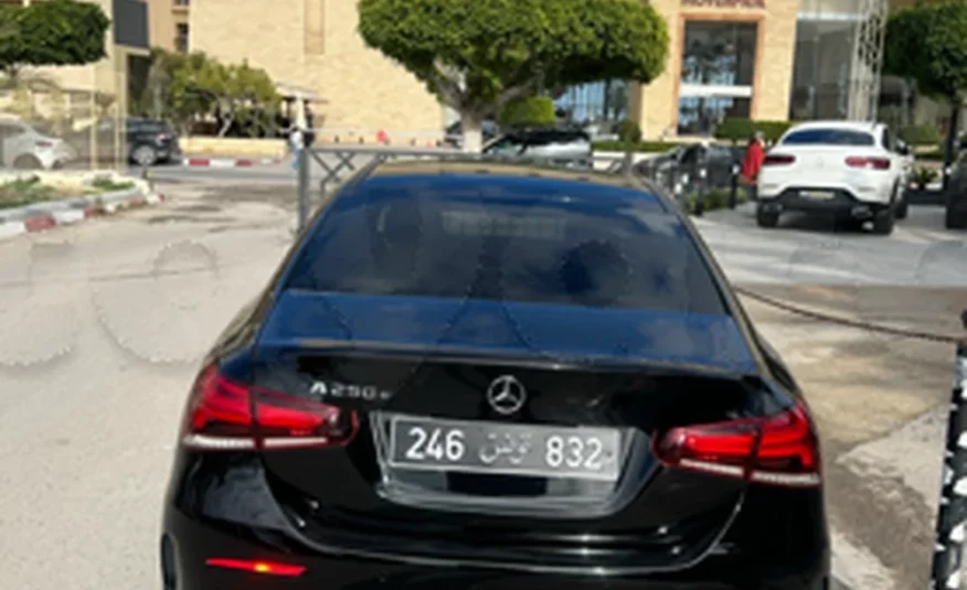 2021  Mercedes-Benz  Classe A