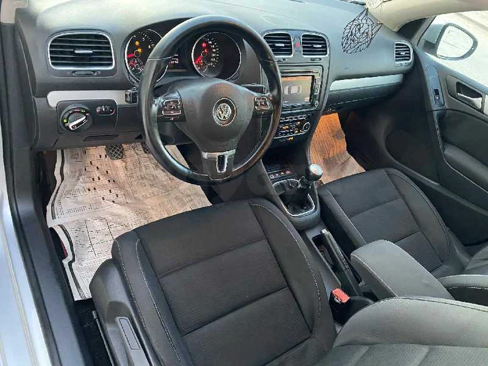2011 Volkswagen Golf 8