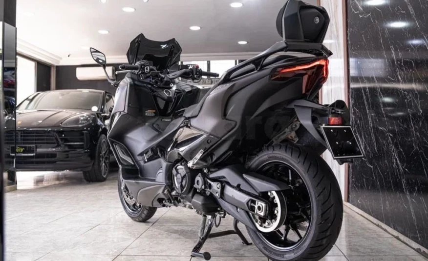 2023 Yamaha T-MAX 562 TECH MAX