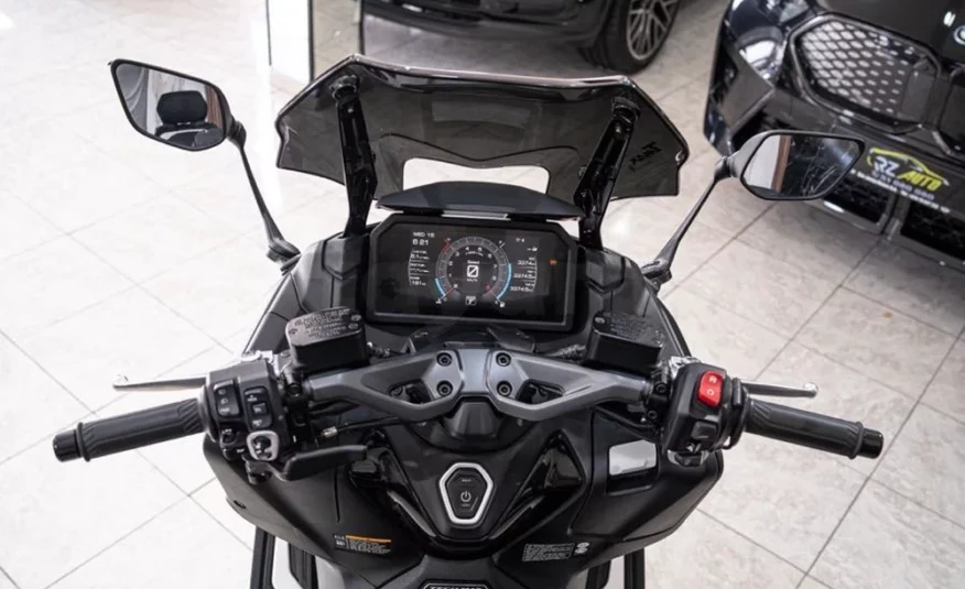 2023 Yamaha T-MAX 562 TECH MAX