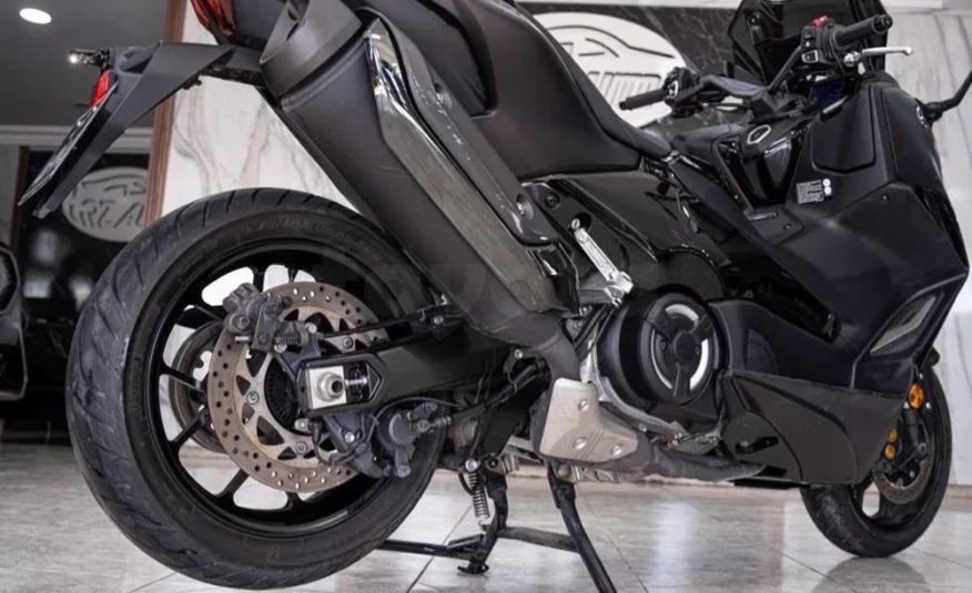 2023 Yamaha T-MAX 562 TECH MAX